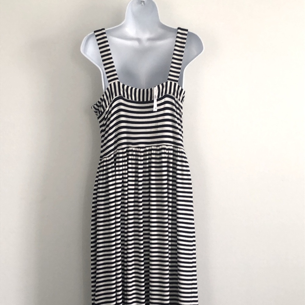 Loft Dress - Picture 3 of 6